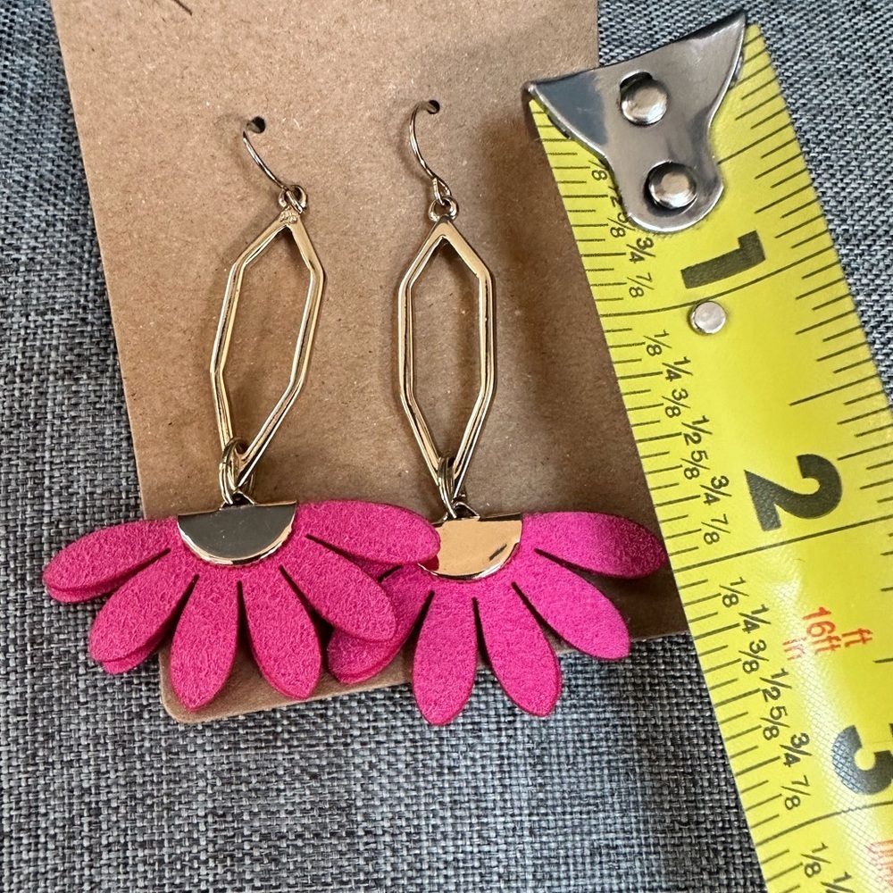 Premier Designs Vegan Leather Gold Pink Flower Chandelier Earrings - Picture 5 of 8